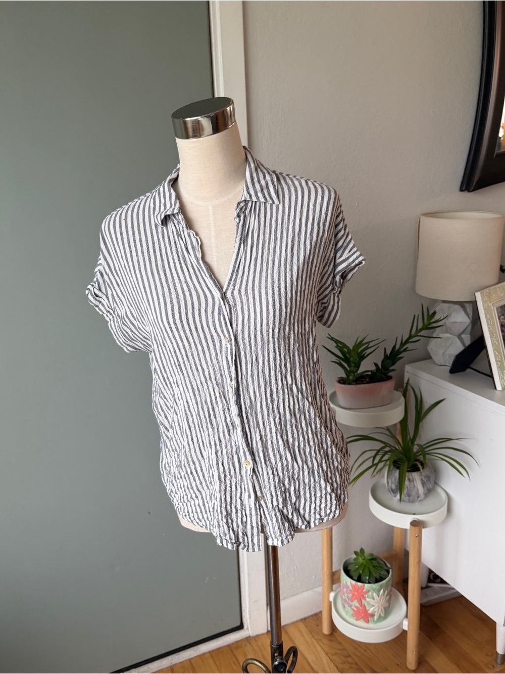 Jane & Delancey button up - Picture 2 of 5